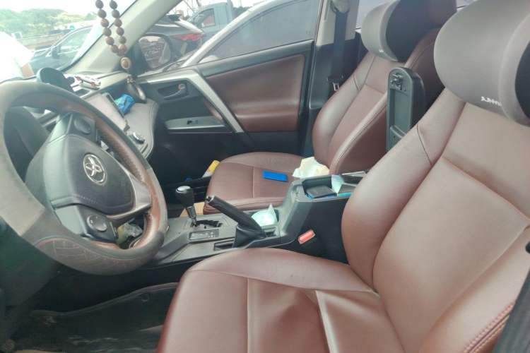 Used Toyota RAV4 2016 2.0L CVT Two-Wheel Drive Fashion Edition China V Standard Left Front Seat