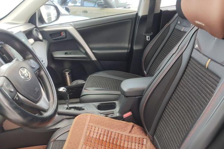 Used Toyota RAV4 2016 2.0L CVT Two-Wheel Drive Fashion Edition China V Standard Left Front Seat