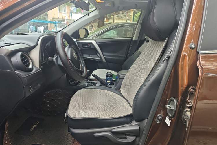 Used Toyota RAV4 2016 2.0L CVT Two-Wheel Drive Fashion Edition China V Standard Left Front Seat