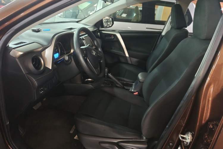 Used Toyota RAV4 2016 2.0L CVT Two-Wheel Drive Urban Edition China V Standard Left Front Seat