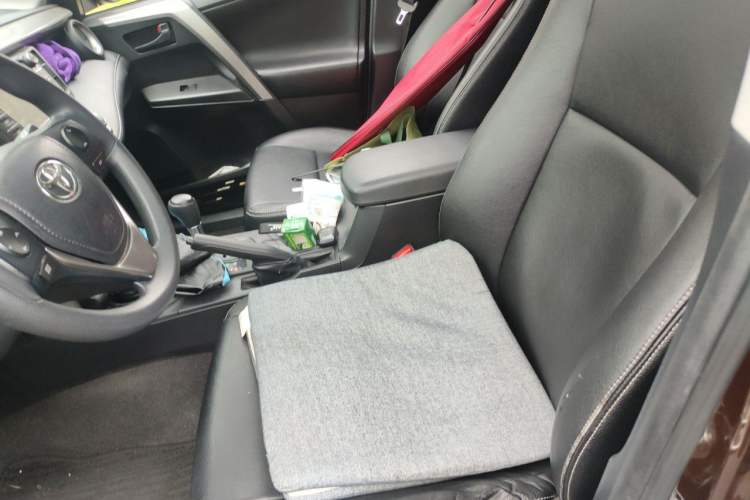 Used Toyota RAV4 2016 2.0L CVT Two-Wheel Drive Fashion Edition China V Standard Left Front Seat