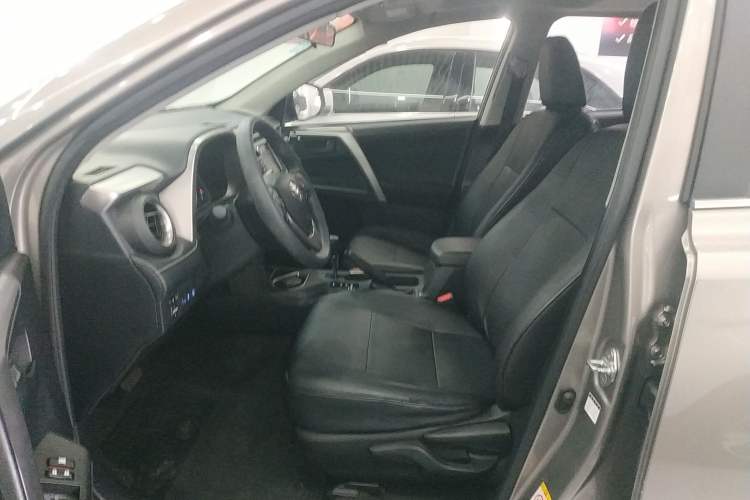 Used Toyota RAV4 2016 2.0L CVT Two-Wheel Drive Fashion Edition China V Standard Left Front Seat