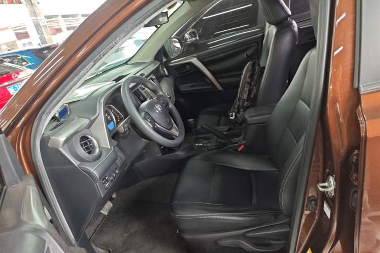 Used Toyota RAV4 2016 2.0L CVT Two-Wheel Drive Fashion Edition China V Standard Left Front Seat
