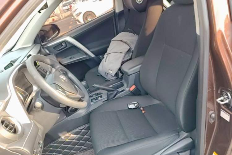 Used Toyota RAV4 2016 2.0L CVT Two-Wheel Drive Fashion Edition China V Standard Left Front Seat