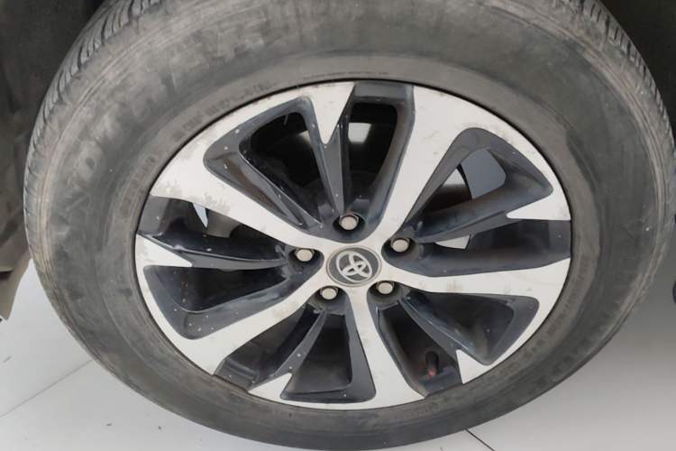 Used Toyota RAV4 2016 2.0L CVT Two-Wheel Drive Fashion Edition China V Standard Left Front Wheel Hub