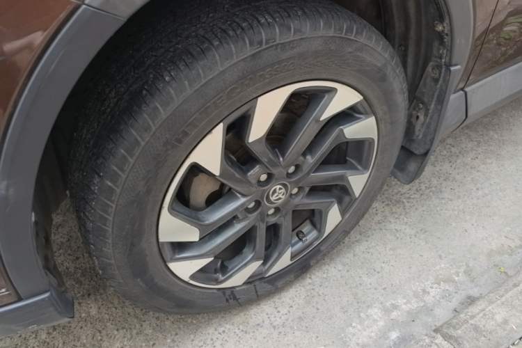 Used Toyota RAV4 2016 2.5L Automatic 4x4 Elite Edition Left Front Wheel Hub
