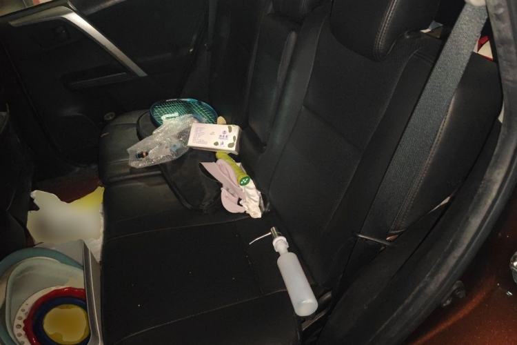 Used Toyota RAV4 2016 2.0L CVT Two-Wheel Drive Fashion Edition China V Standard Left Rear Seat