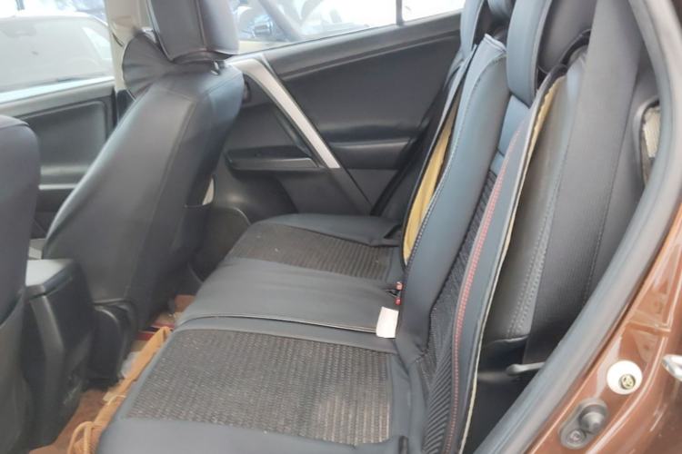 Used Toyota RAV4 2016 2.0L CVT Two-Wheel Drive Fashion Edition China V Standard Left Rear Seat