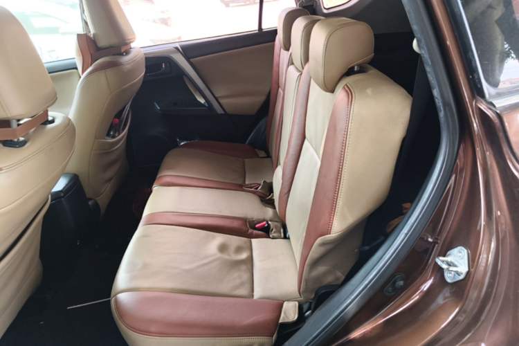 Used Toyota RAV4 2016 2.0L CVT Two-Wheel Drive Fashion Edition China V Standard Left Rear Seat