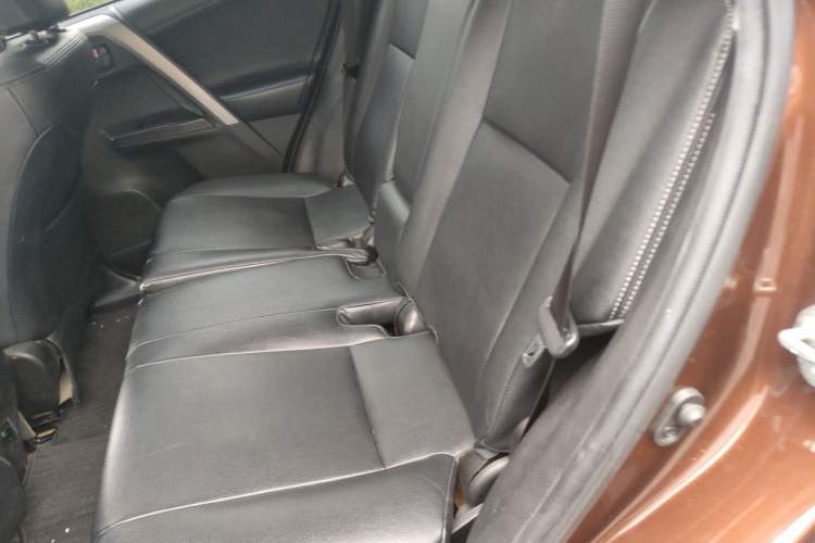 Used Toyota RAV4 2016 2.0L CVT Two-Wheel Drive Fashion Edition China V Standard Left Rear Seat