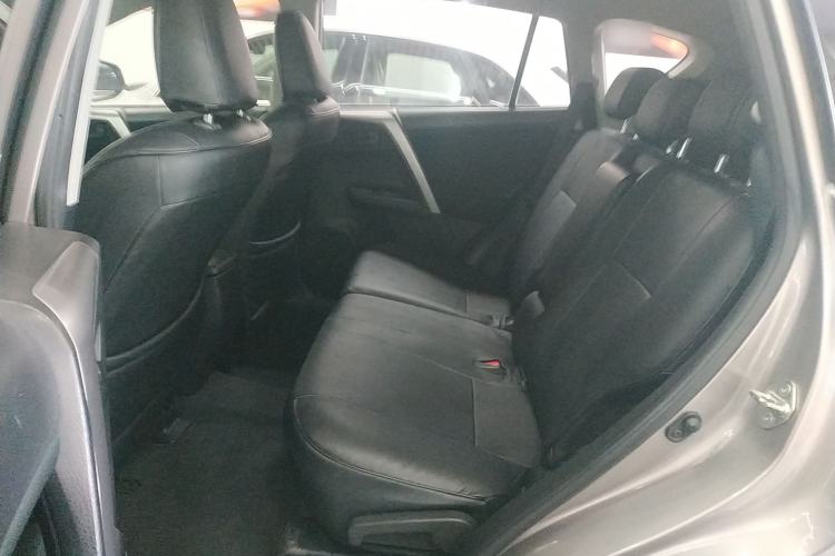 Used Toyota RAV4 2016 2.0L CVT Two-Wheel Drive Fashion Edition China V Standard Left Rear Seat