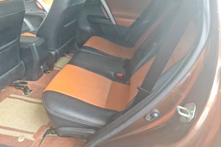 Used Toyota RAV4 2016 2.0L CVT Two-Wheel Drive Fashion Edition China V Standard Left Rear Seat