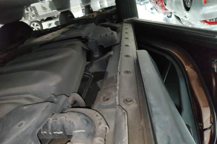 Used Toyota RAV4 2016 2.0L CVT Two-Wheel Drive Fashion Edition China V Standard Left Side Sill