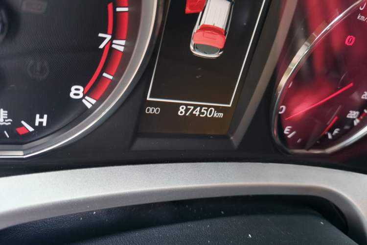 Used Toyota RAV4 2016 2.5L Automatic 4x4 Elite Edition Odometer Close Up