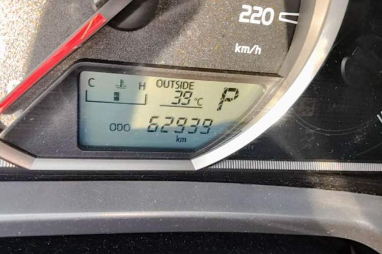 Used Toyota RAV4 2016 2.0L CVT Two-Wheel Drive Fashion Edition China V Standard Odometer Close Up