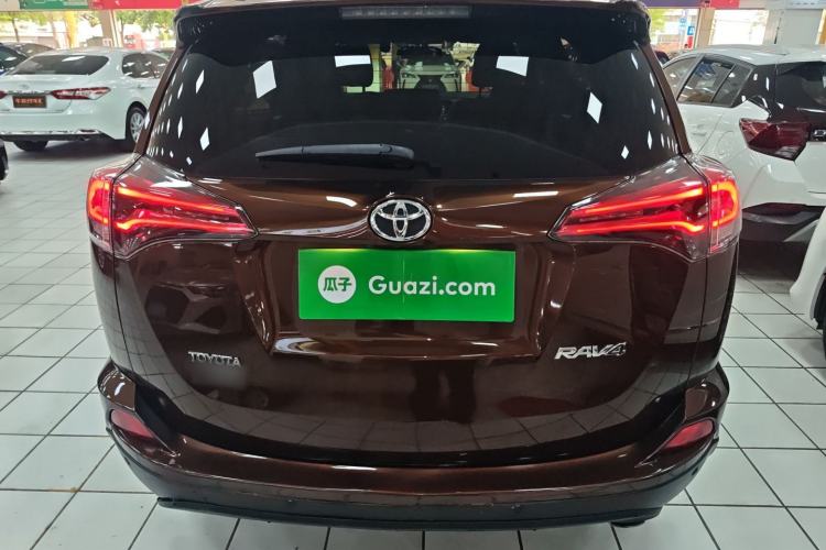 Used Toyota RAV4 2016 2.0L CVT Two-Wheel Drive Fashion Edition China V Standard Rear