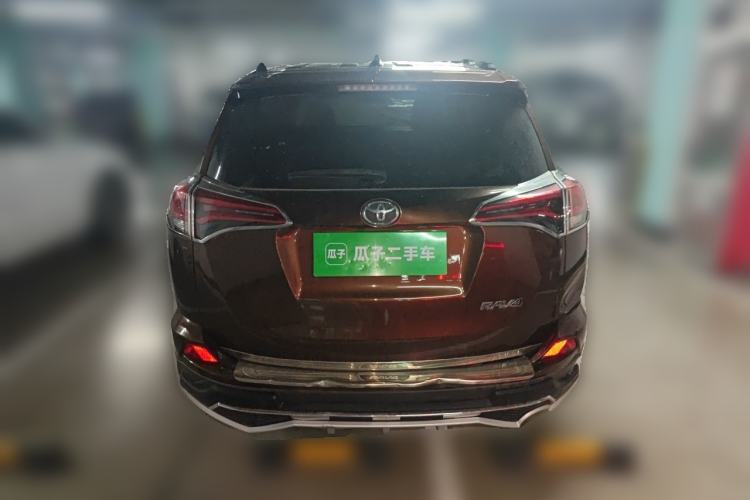 Used Toyota RAV4 2016 2.0L CVT Two-Wheel Drive Fashion Edition China V Standard Rear