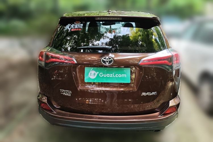 Used Toyota RAV4 2016 2.0L CVT Two-Wheel Drive Fashion Edition China V Standard Rear