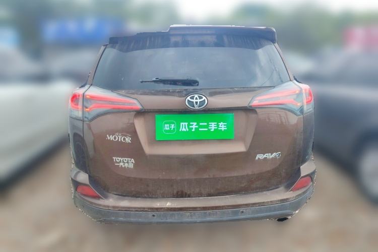 Used Toyota RAV4 2016 2.0L CVT Two-Wheel Drive Fashion Edition China V Standard Rear