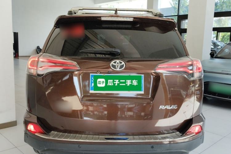 Used Toyota RAV4 2016 2.0L CVT Two-Wheel Drive Fashion Edition China V Standard Rear