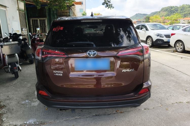 Used Toyota RAV4 2016 2.0L CVT Two-Wheel Drive Fashion Edition China V Standard Rear