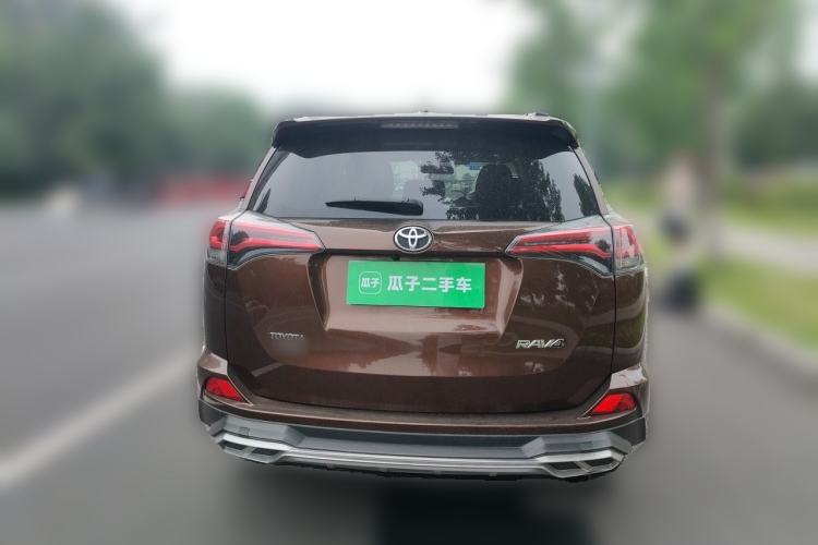 Used Toyota RAV4 2016 2.0L CVT Two-Wheel Drive Fashion Edition China V Standard Rear