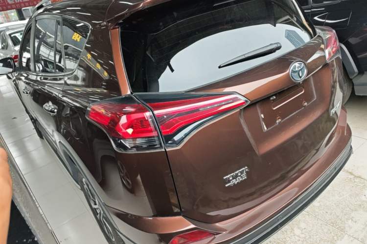 Used Toyota RAV4 2016 2.0L CVT Two-Wheel Drive Fashion Edition China V Standard Rear Left 45 Deg