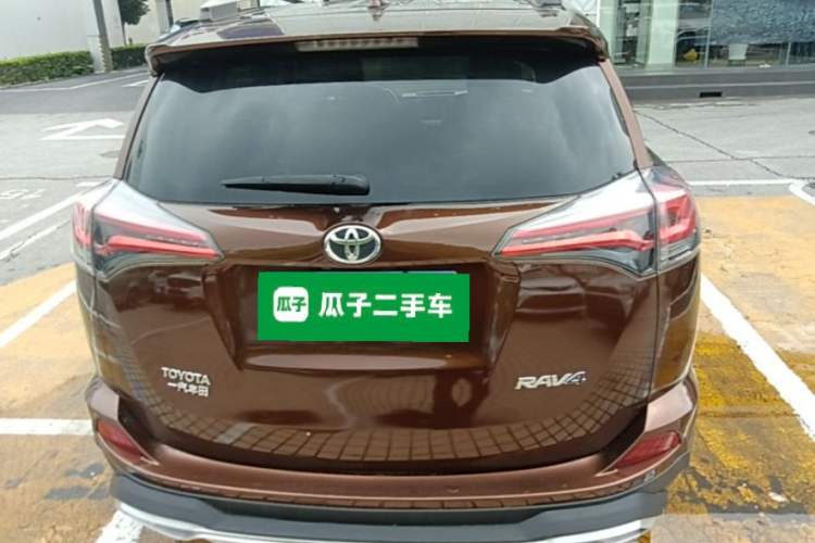 Used Toyota RAV4 2016 2.0L CVT Two-Wheel Drive Fashion Edition China V Standard Rear
