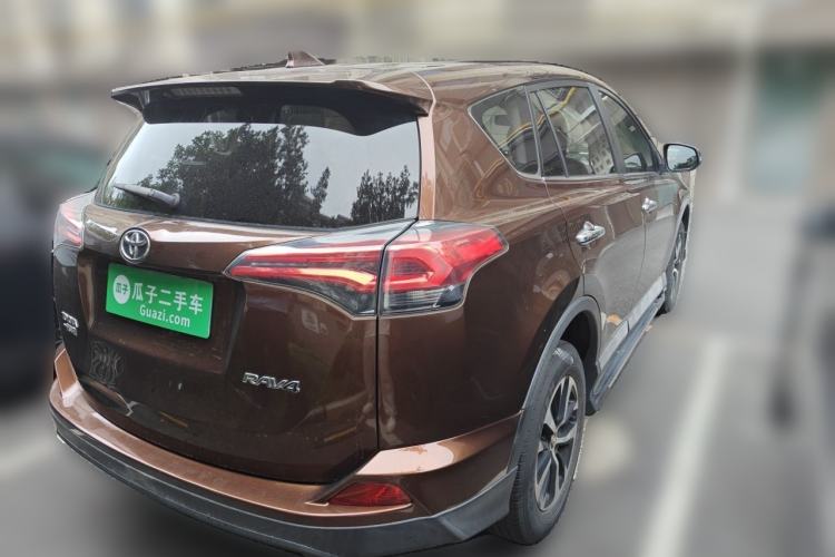 Used Toyota RAV4 2016 2.0L CVT Two-Wheel Drive Fashion Edition China V Standard Rear Right 45 Deg