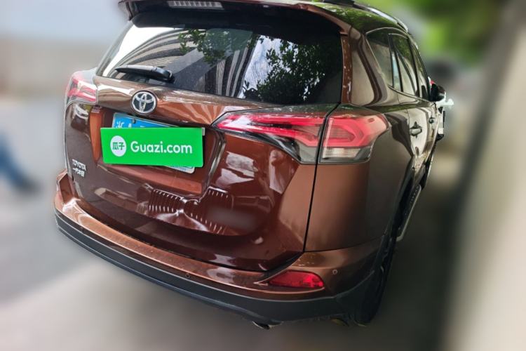 Used Toyota RAV4 2016 2.0L CVT Two-Wheel Drive Fashion Edition China V Standard Rear Right 45 Deg