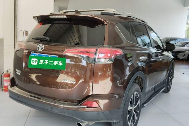 Used Toyota RAV4 2016 2.0L CVT Two-Wheel Drive Fashion Edition China V Standard Rear Right 45 Deg