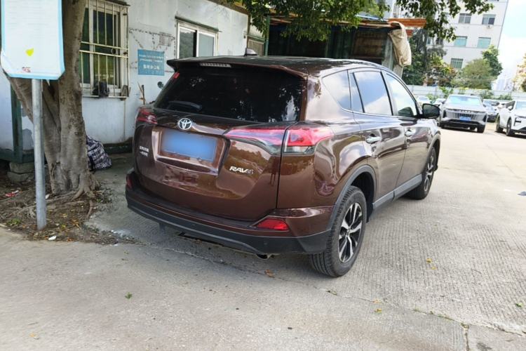 Used Toyota RAV4 2016 2.0L CVT Two-Wheel Drive Fashion Edition China V Standard Rear Right 45 Deg