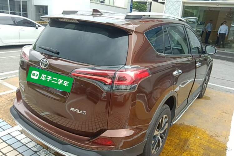Used Toyota RAV4 2016 2.0L CVT Two-Wheel Drive Fashion Edition China V Standard Rear Right 45 Deg