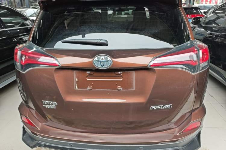 Used Toyota RAV4 2016 2.0L CVT Two-Wheel Drive Fashion Edition China V Standard Rear
