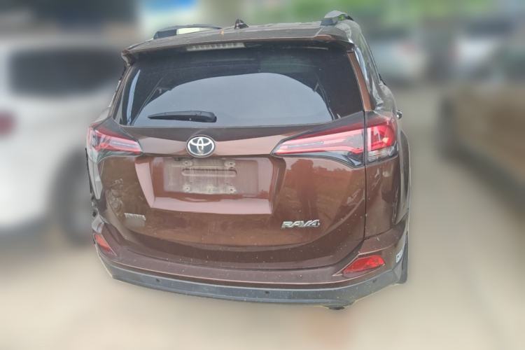 Used Toyota RAV4 2016 2.0L CVT Two-Wheel Drive Fashion Edition China V Standard Rear
