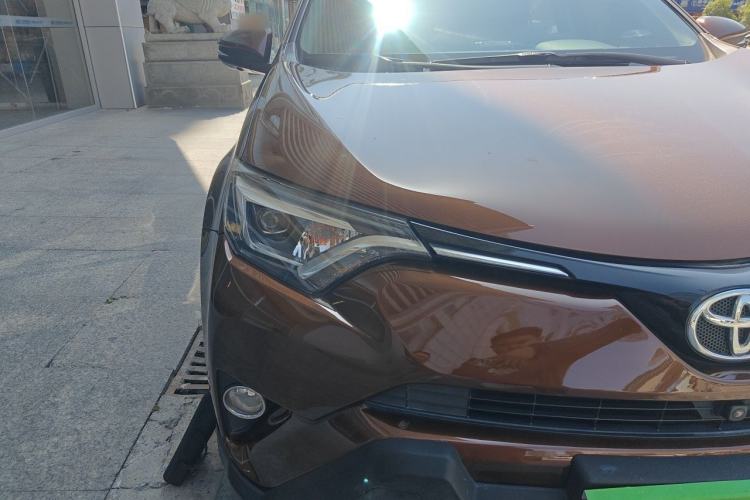 Used Toyota RAV4 2016 2.0L CVT Two-Wheel Drive Smart Edition China V Standard Right Front Headlight