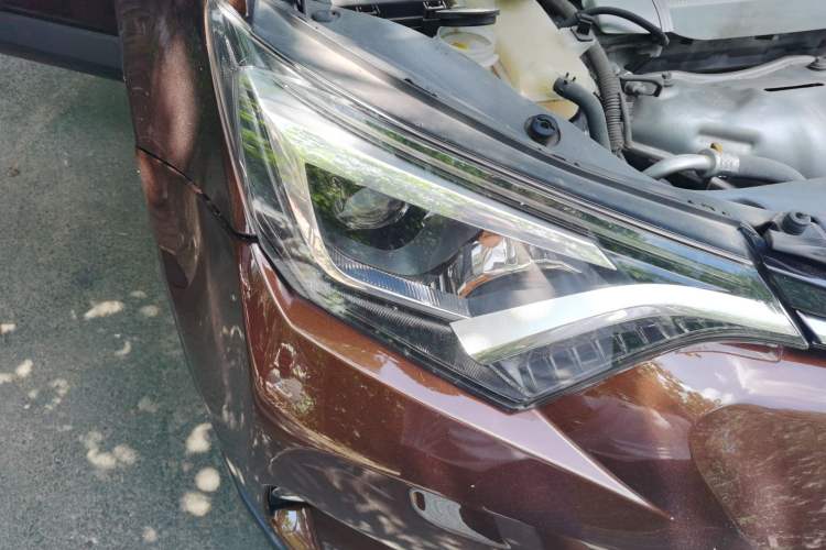 Used Toyota RAV4 2016 2.5L Automatic 4x4 Elite Edition Right Front Headlight
