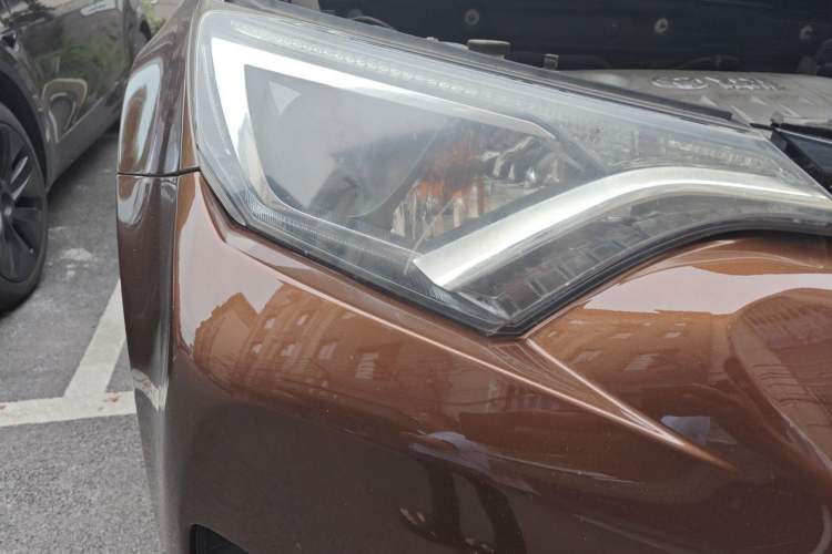Used Toyota RAV4 2016 2.0L CVT Two-Wheel Drive Fashion Edition China V Standard Right Front Headlight