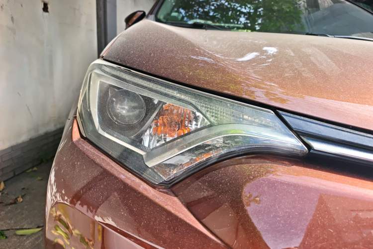Used Toyota RAV4 2016 2.0L CVT Two-Wheel Drive Fashion Edition China V Standard Right Front Headlight