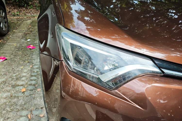 Used Toyota RAV4 2016 2.0L CVT Two-Wheel Drive Fashion Edition China V Standard Right Front Headlight