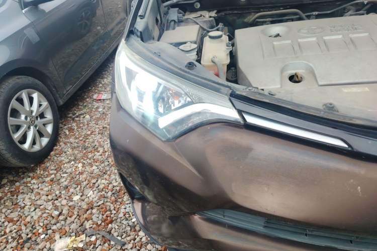 Used Toyota RAV4 2016 2.0L CVT Two-Wheel Drive Fashion Edition China V Standard Right Front Headlight