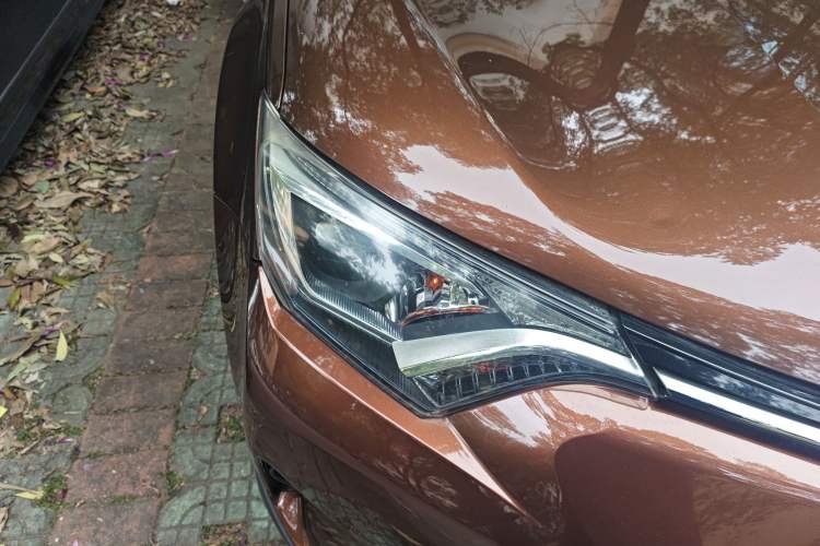 Used Toyota RAV4 2016 2.0L CVT Two-Wheel Drive Fashion Edition China V Standard Right Front Headlight