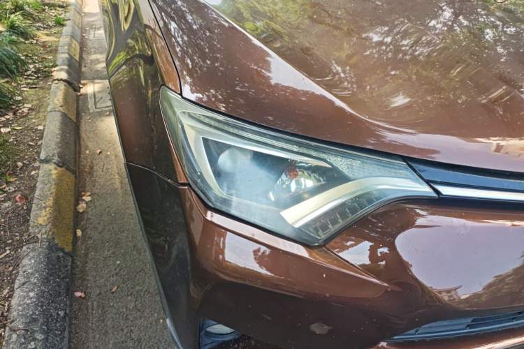 Used Toyota RAV4 2016 2.0L CVT Two-Wheel Drive Fashion Edition China V Standard Right Front Headlight