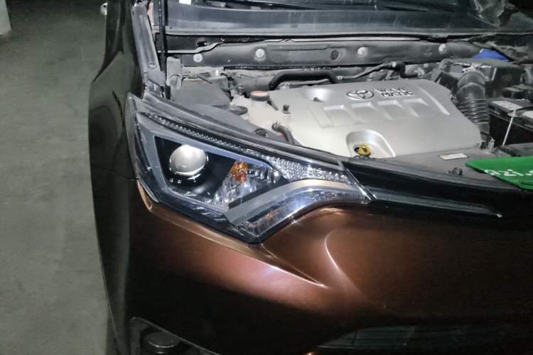 Used Toyota RAV4 2016 2.0L CVT Two-Wheel Drive Comfort Edition China V Standard Right Front Headlight
