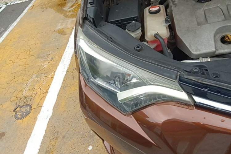 Used Toyota RAV4 2016 2.0L CVT Two-Wheel Drive Fashion Edition China V Standard Right Front Headlight