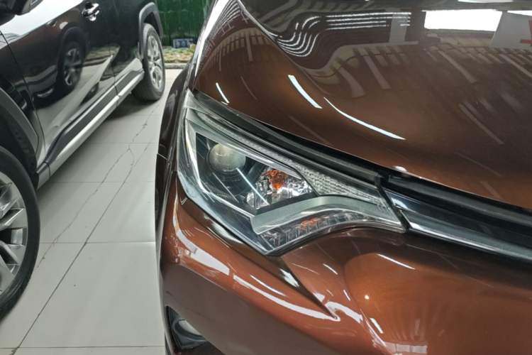 Used Toyota RAV4 2016 2.0L CVT Two-Wheel Drive Fashion Edition China V Standard Right Front Headlight
