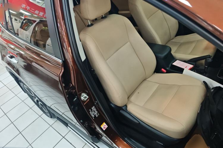 Used Toyota RAV4 2016 2.0L CVT Two-Wheel Drive Fashion Edition China V Standard Right Front Seat