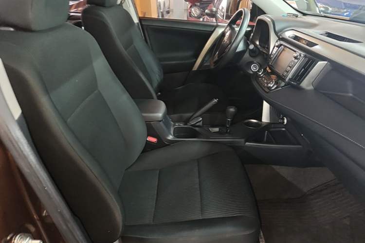 Used Toyota RAV4 2016 2.0L CVT Two-Wheel Drive Urban Edition China V Standard Right Front Seat