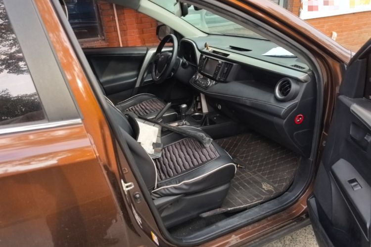 Used Toyota RAV4 2016 2.5L Automatic 4x4 Elite Edition Right Front Seat