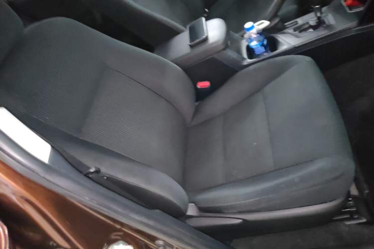 Used Toyota RAV4 2016 2.0L CVT Two-Wheel Drive Fashion Edition China V Standard Right Front Seat
